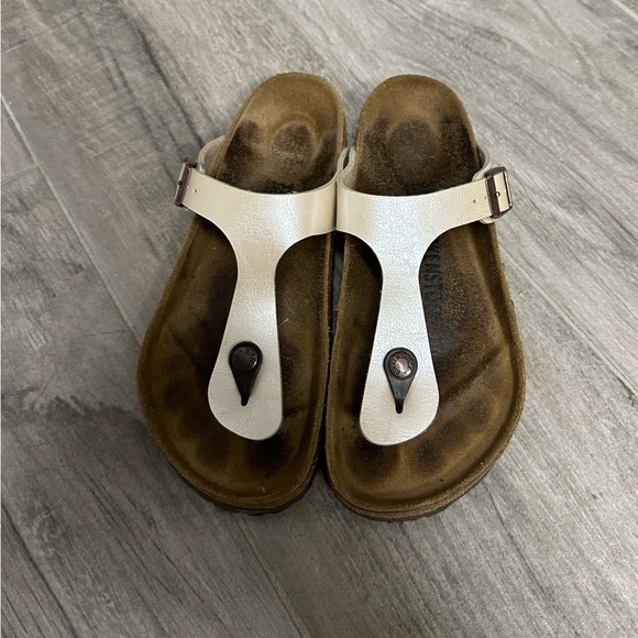 Women’s Gizeh Birkenstocks, Gold, EU 37, US 6-6.5 - Picture 3 of 5